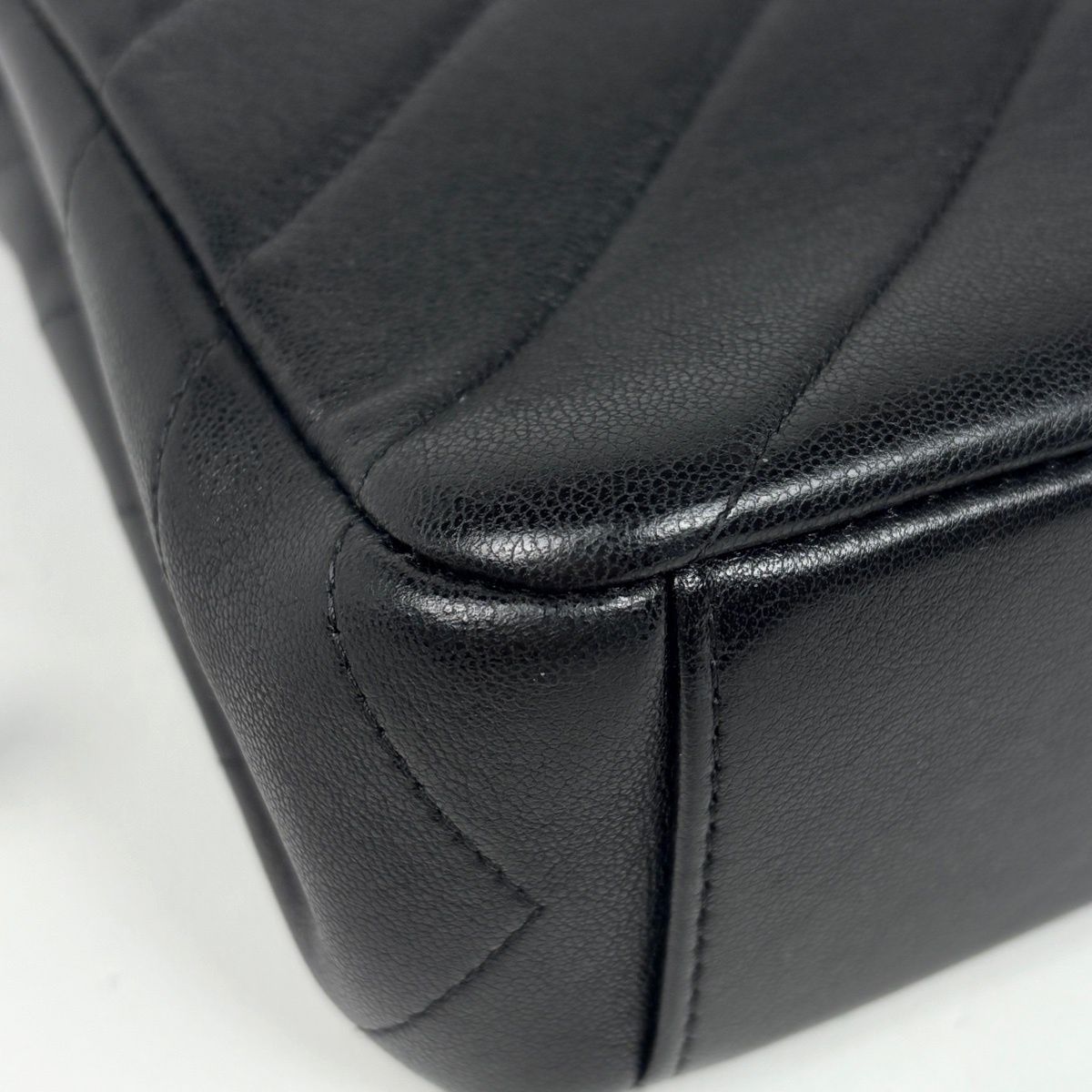 Chanel Stitch Chain Shoulder Bag CC Logo Blanc Leather Black — view 3
