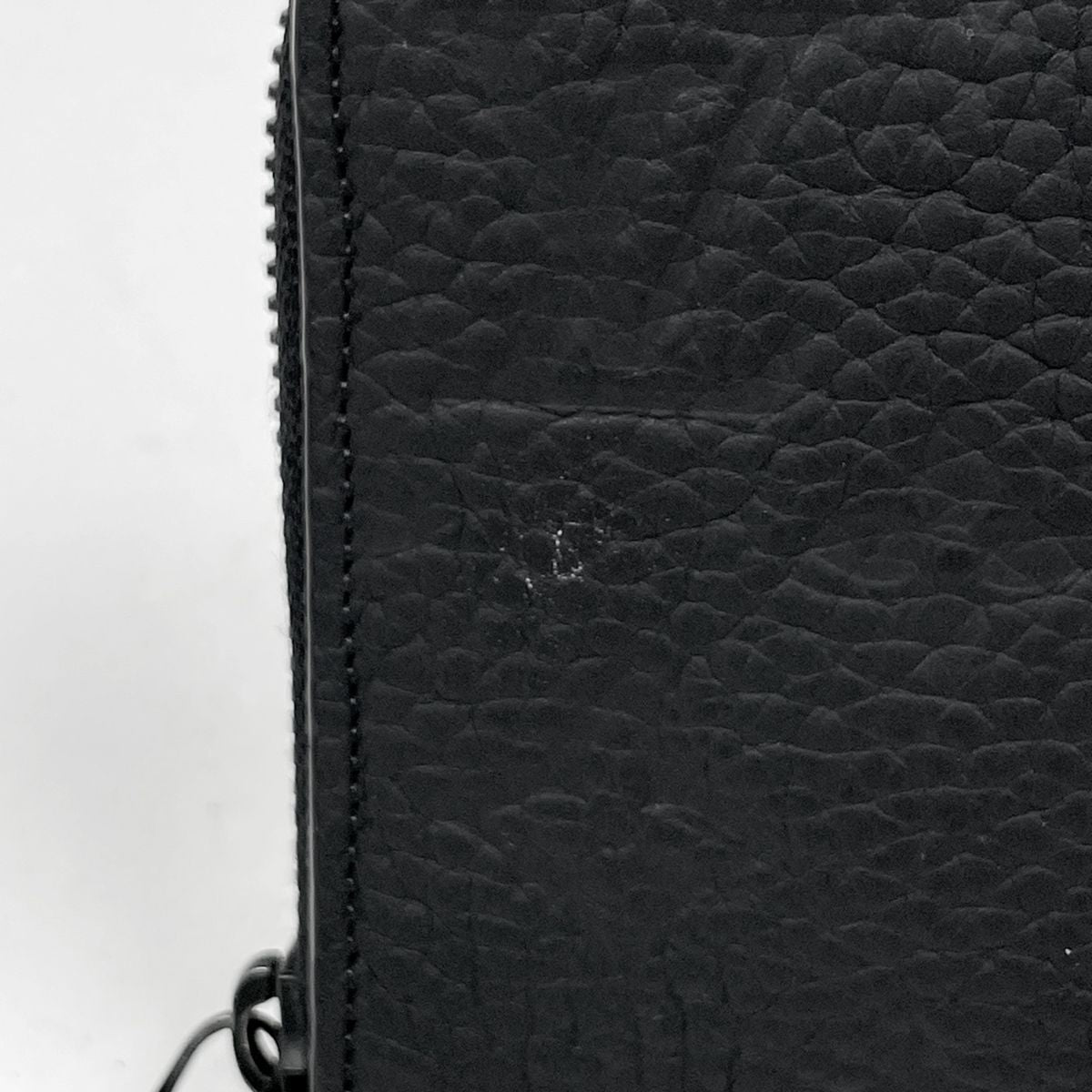 Louis Vuitton Zippy Wallet Horizontal Zip Around Taurillon Noir — view 4