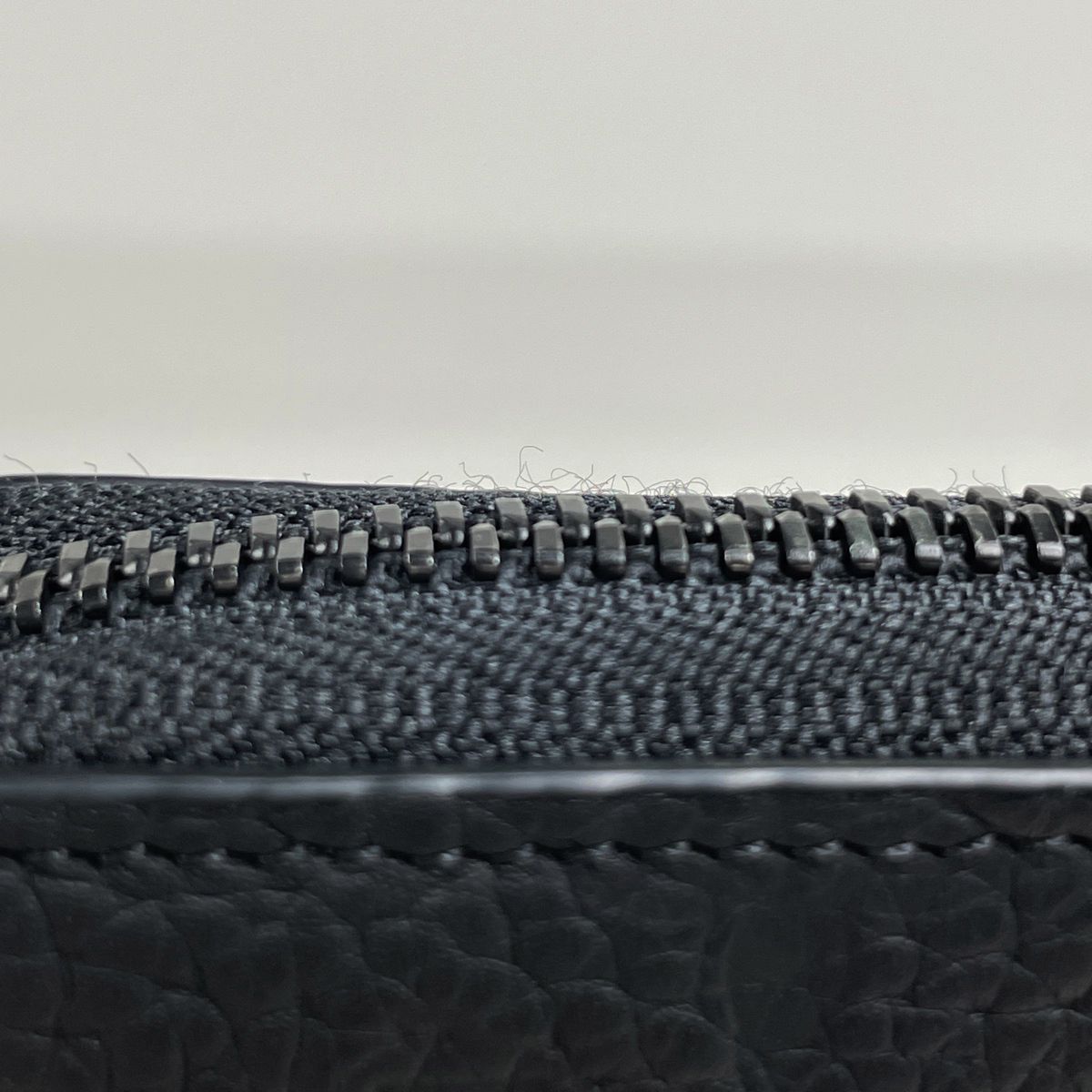 Louis Vuitton Zippy Wallet Horizontal Zip Around Taurillon Noir — view 5
