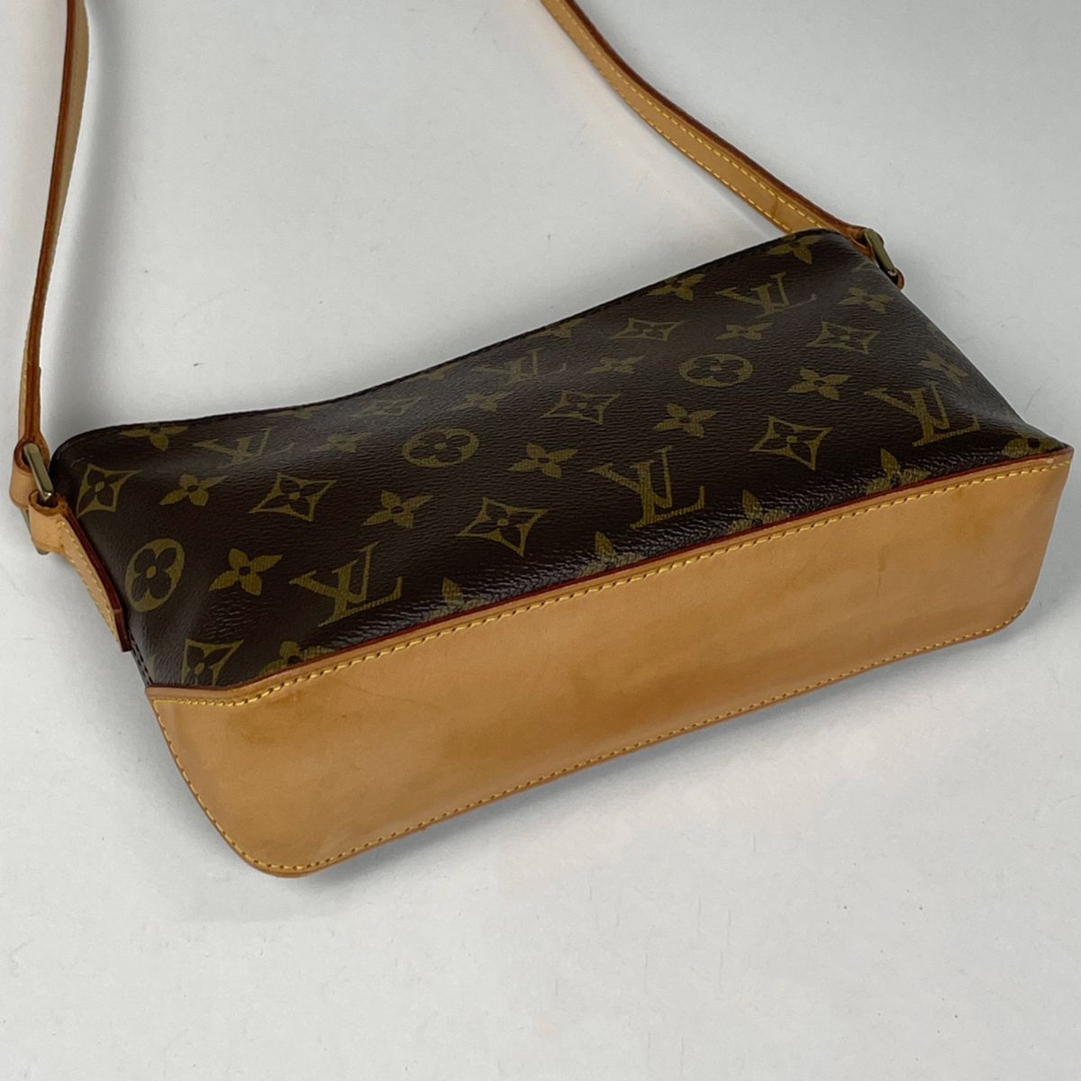 Louis Vuitton Trotteur Pochette Shoulder Bag Monogram Brown — view 2