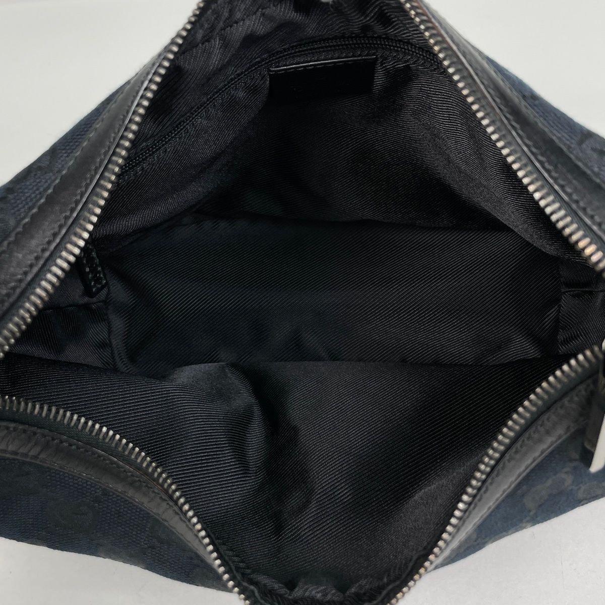 Gucci GG Pattern Shoulder Bag Canvas Black — view 7