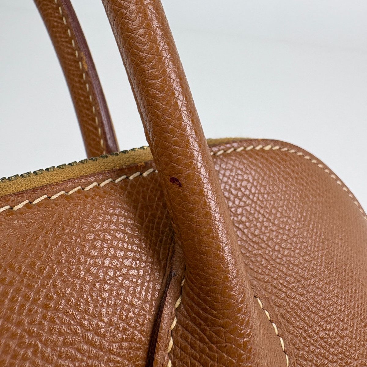 Hermes Bolide 31 2-Way Handbag Courchevel Gold — view 9