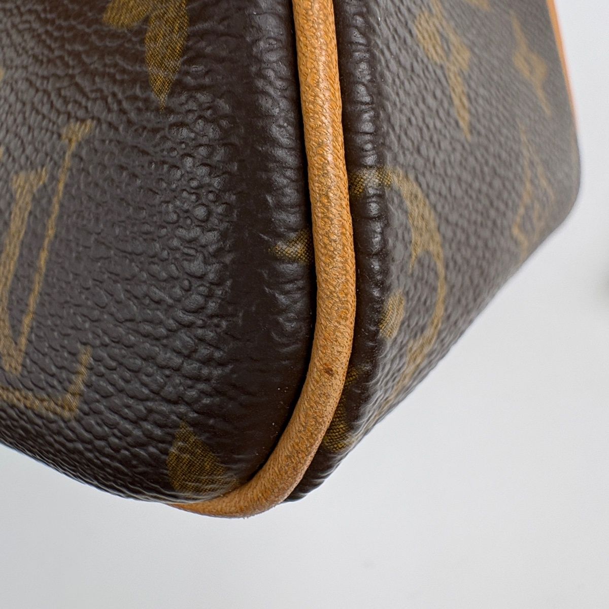 Louis Vuitton Viva-Cite Shoulder Bag Monogram Brown — view 5
