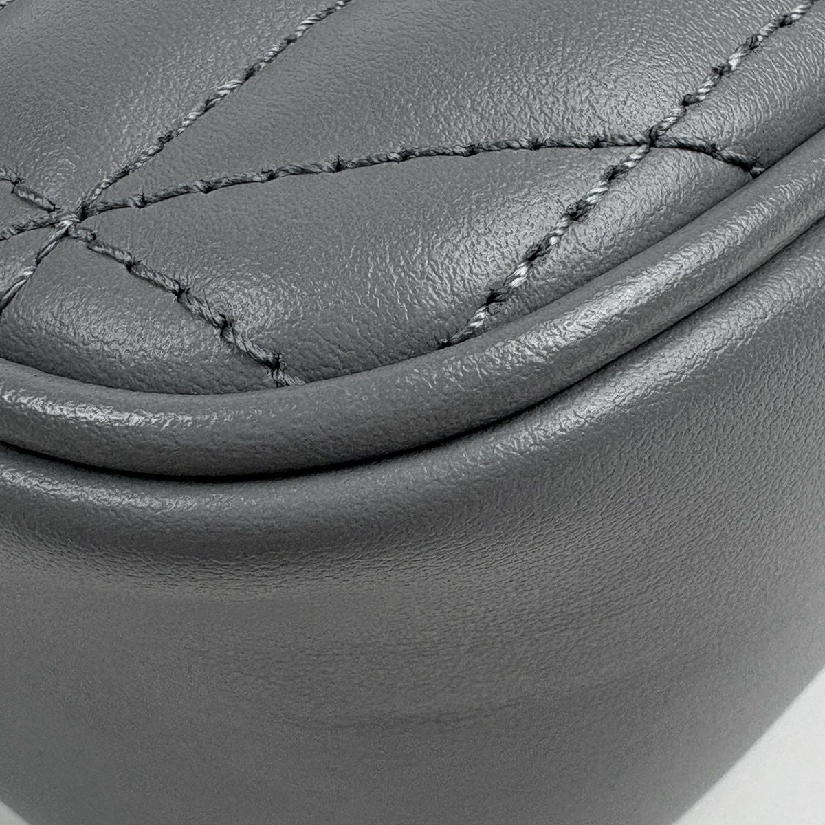 Gucci GG Marmont Chain Shoulder Bag Quilted Leather Gray — view 3