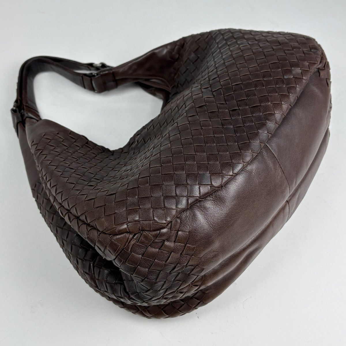Bottega Veneta Intrecciato Campana Shoulder Bag Leather Brown — view 2