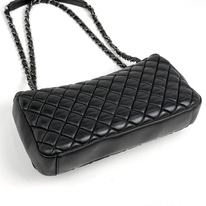 Chanel CC Logo Chain Shoulder Bag Quilted Leather Black — view 2