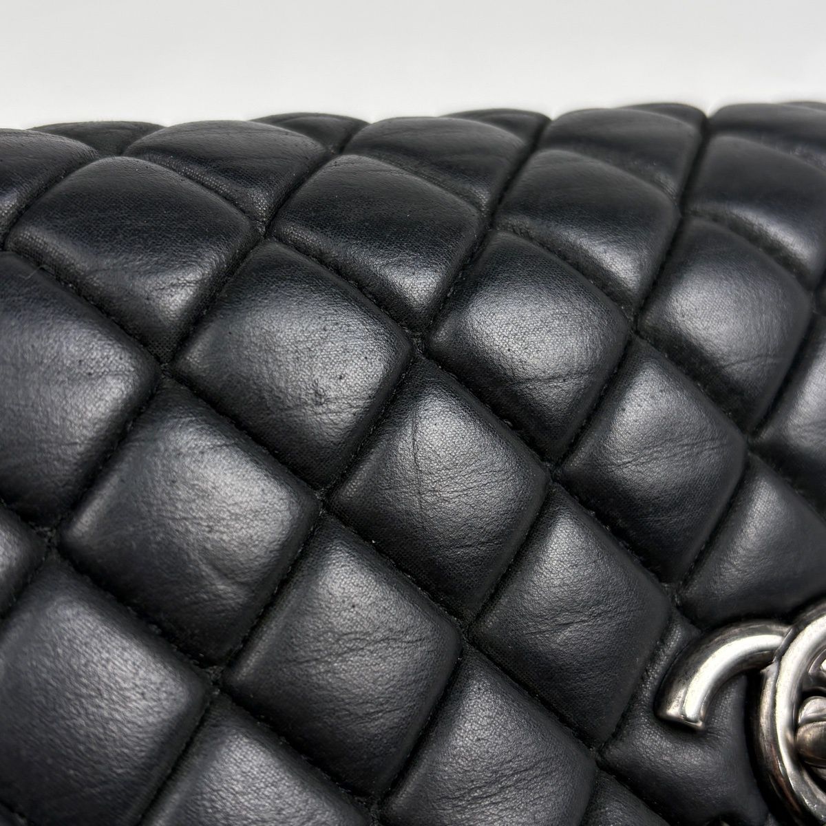 Chanel CC Logo Chain Shoulder Bag Quilted Leather Black — view 5