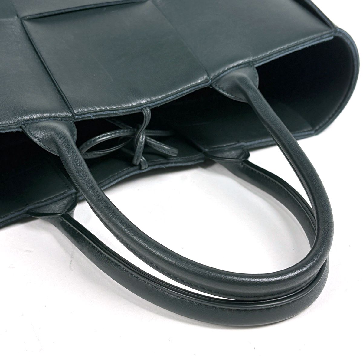Bottega Veneta Arco Tote Maxi Intrecciato Leather Green — view 6