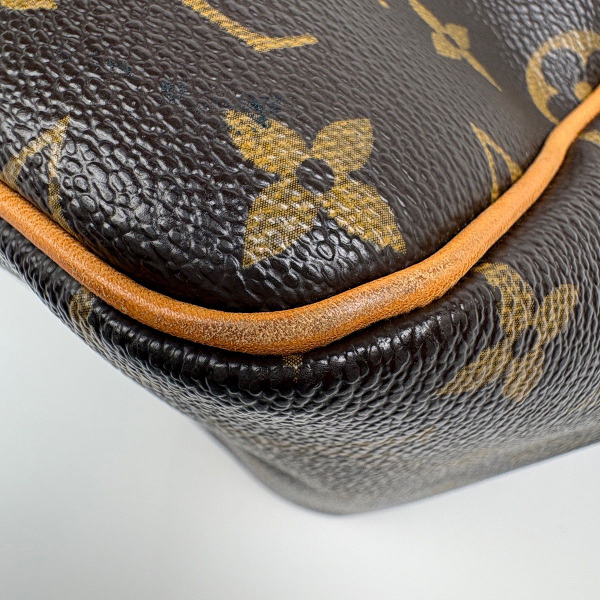 Louis Vuitton Batignolles Vertical Shoulder Bag Tote Monogram Brown — view 3