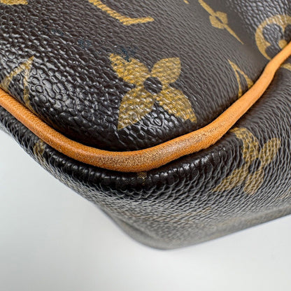 Louis Vuitton Batignolles Vertical Shoulder Bag Tote Monogram Brown — view 3