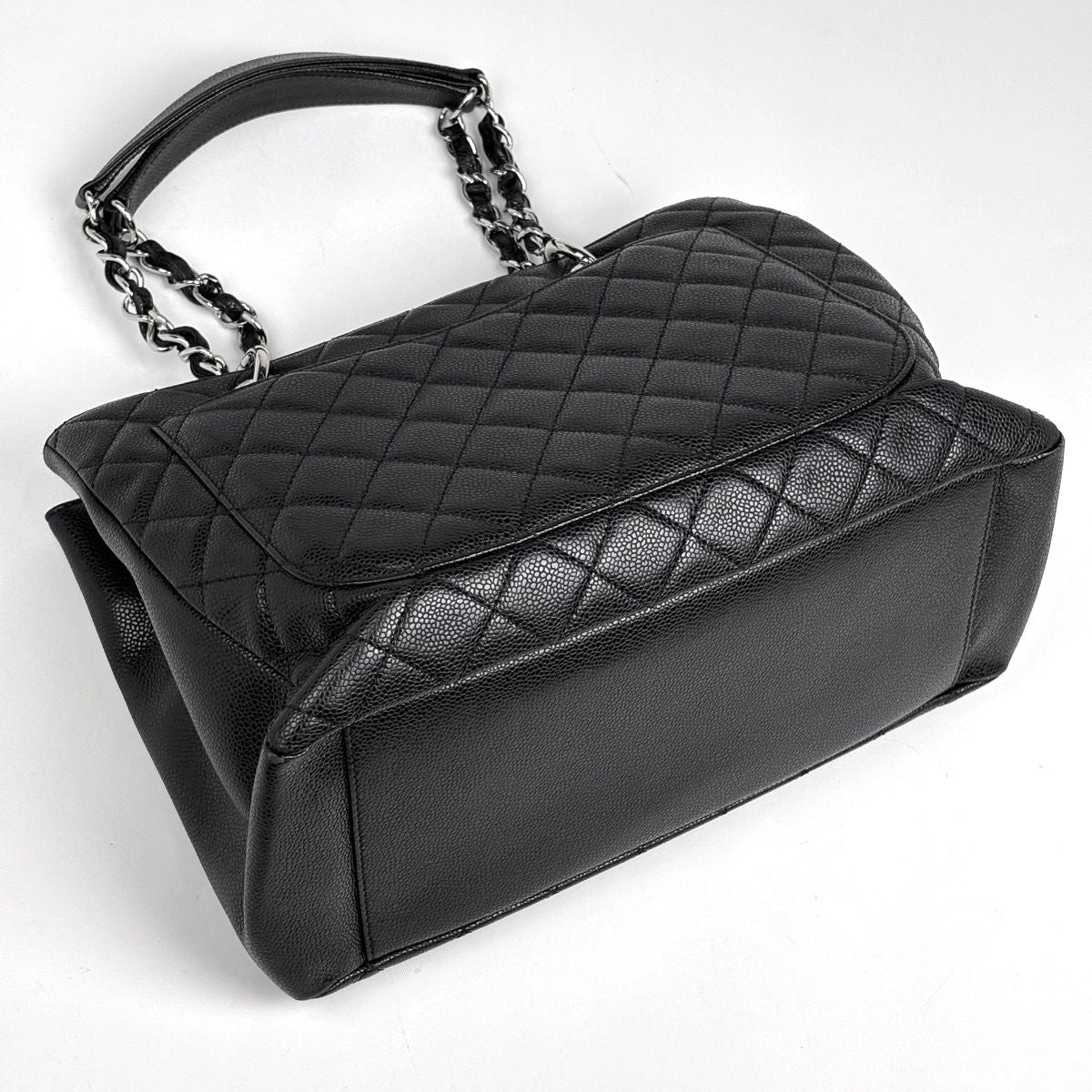 Chanel CC Logo Chain Tote Shoulder Bag Quilted Grand Shopping GST Caviar — view 2
