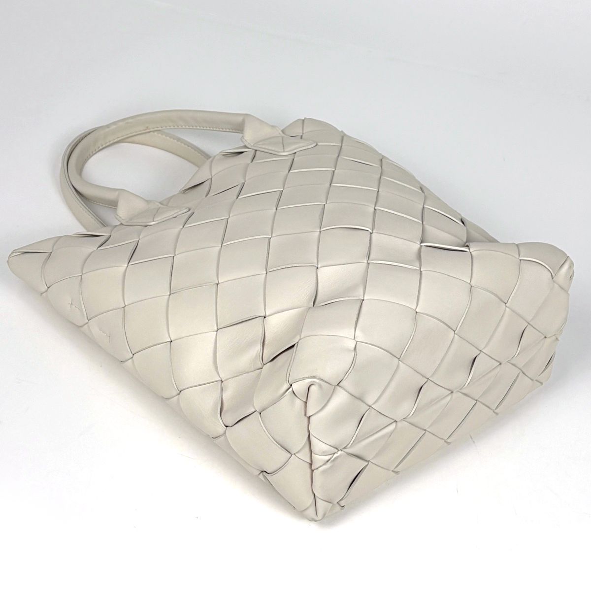 Bottega Veneta Maxi Intrecciato Cava Tote 2-Way Leather Ivory — view 2