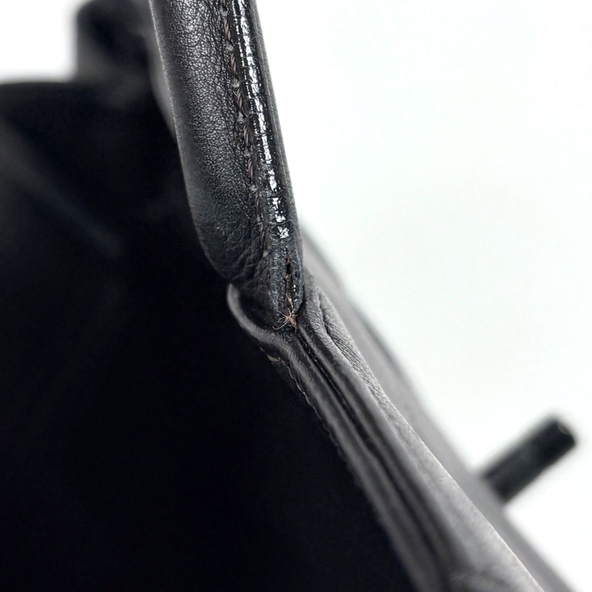 Chanel CC Logo Tote Leather Black — view 5