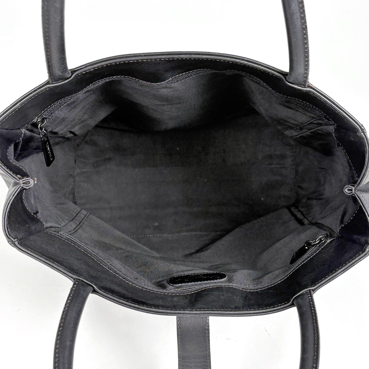 Chanel CC Logo Tote Leather Black — view 8
