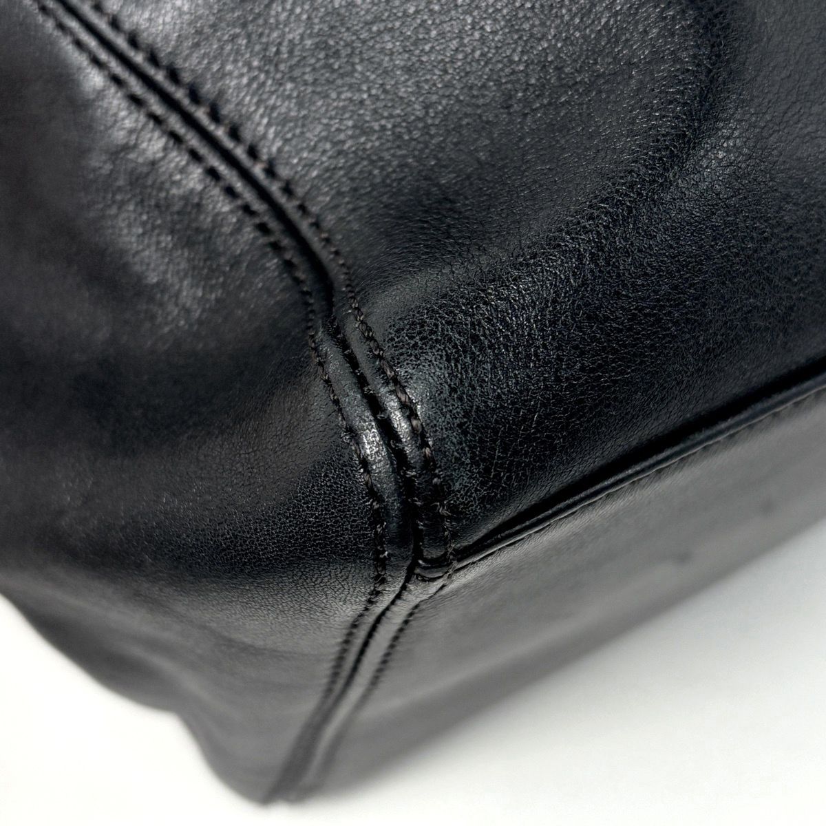 Chanel CC Logo Tote Leather Black — view 3