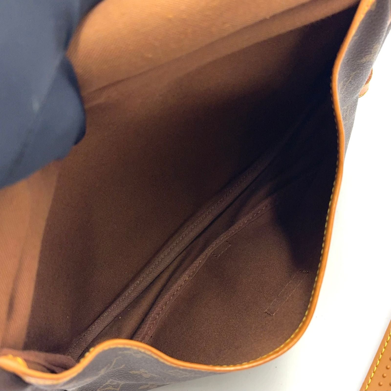 Louis Vuitton Saumur 30 Monogram Leather Brown Shoulder Bag Gold — view 3