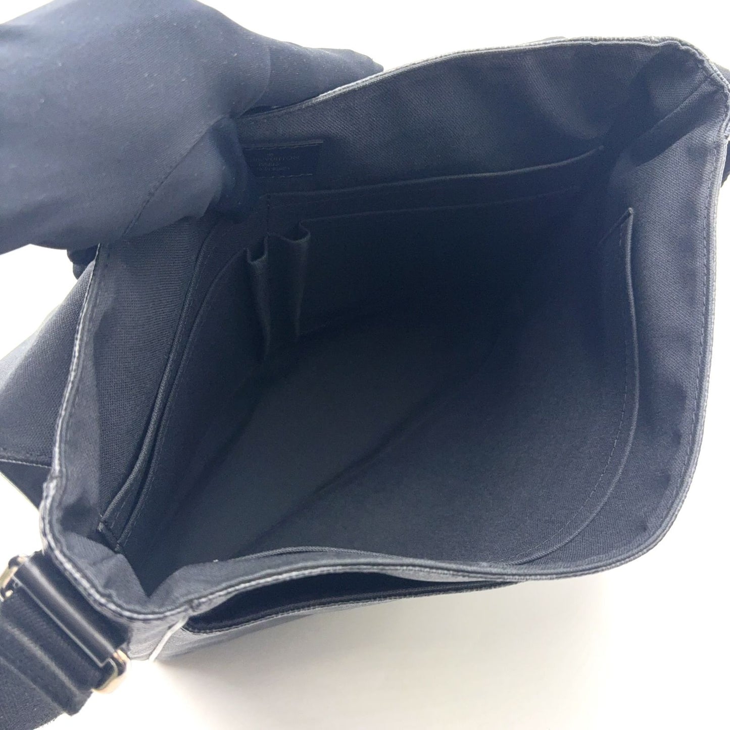 Louis Vuitton District Damier Graphite Leather Black Shoulder Bag Silver — view 3