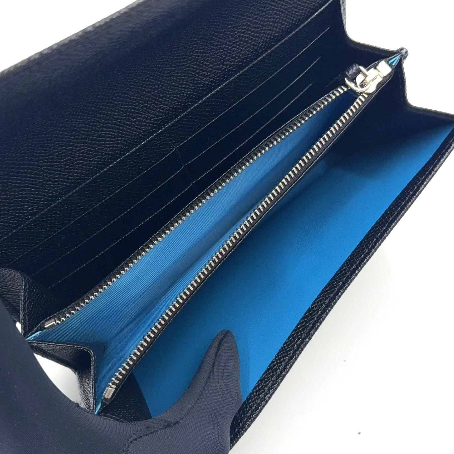 Bvlgari Circle Motif Leather Black Wallet Silver — view 3