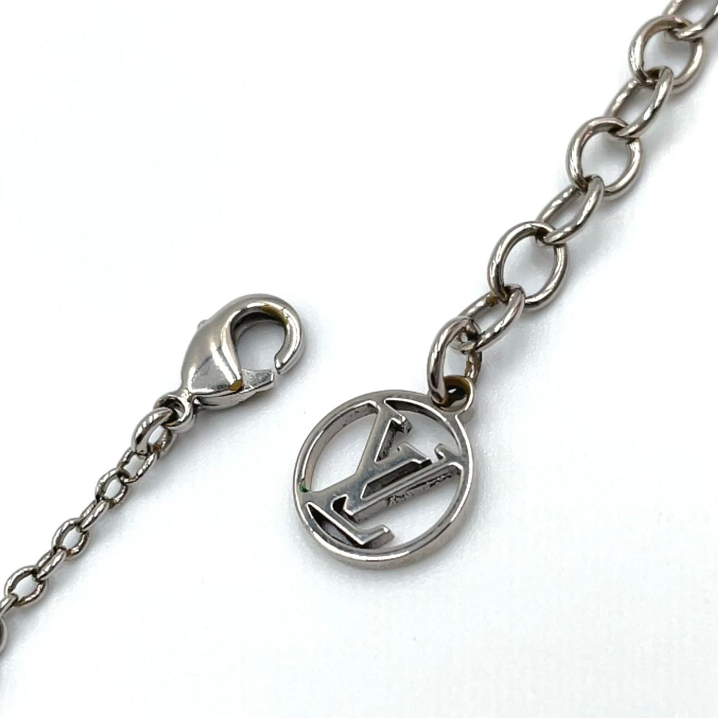 Louis Vuitton Essential Metal Silver Necklace — view 8