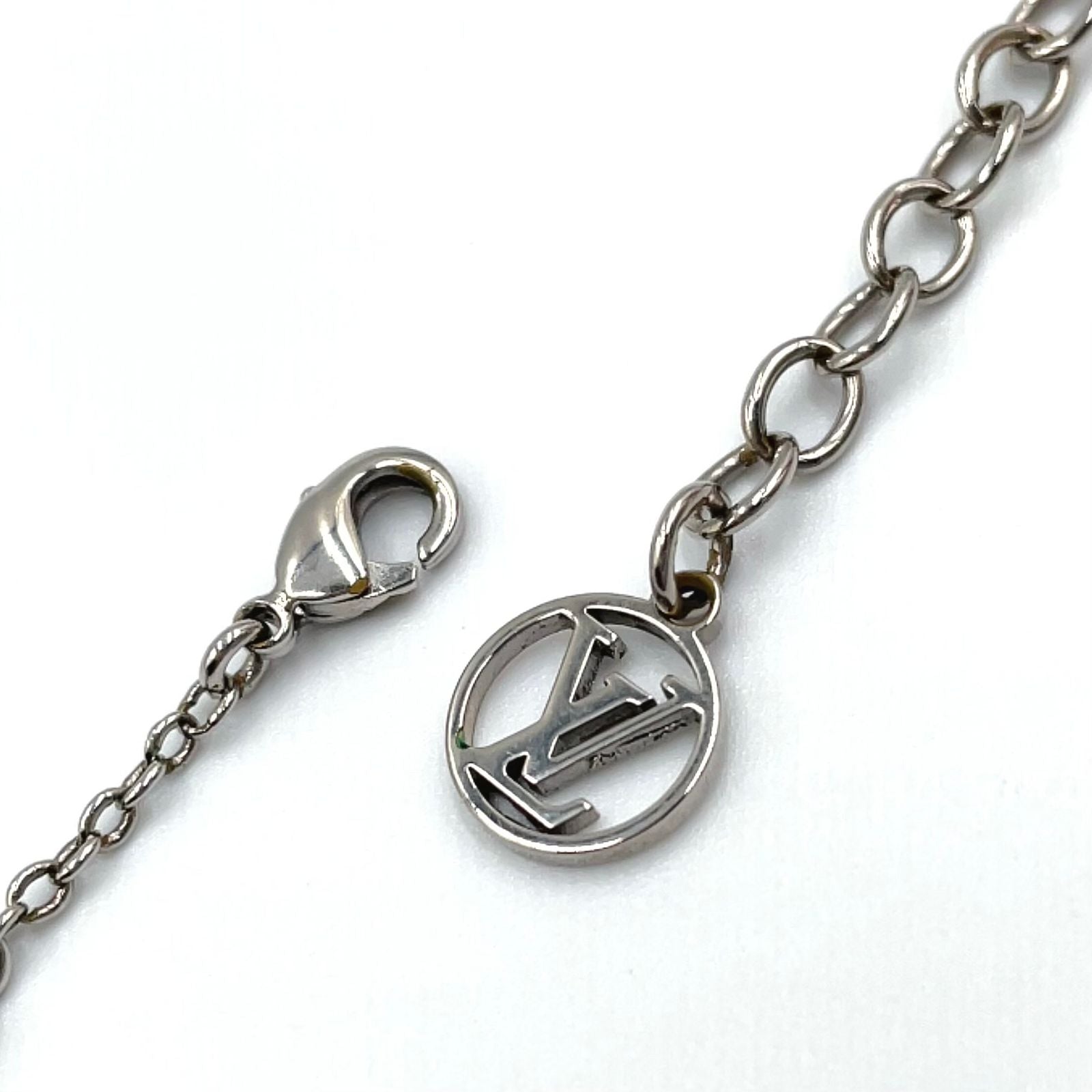 Louis Vuitton Essential Metal Silver Necklace — view 8