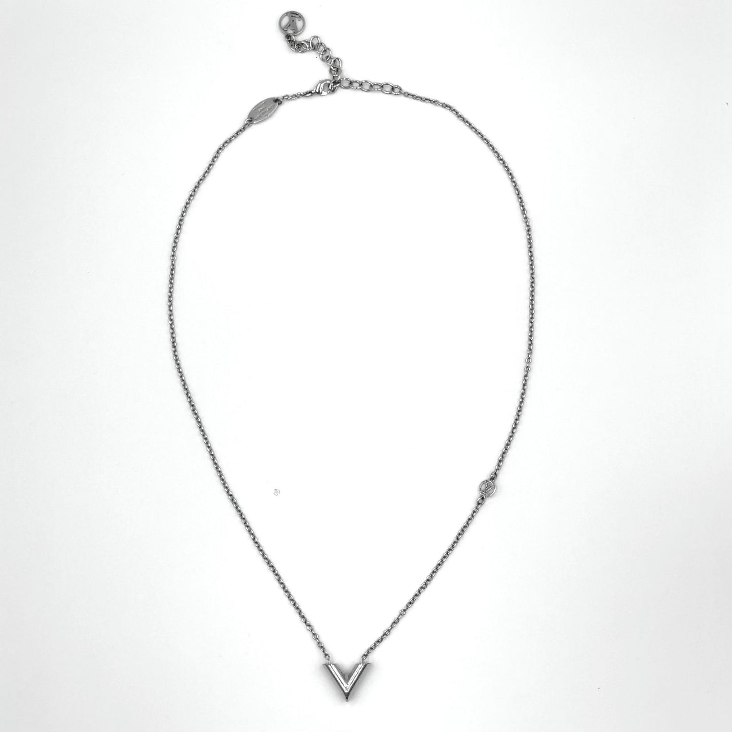 Louis Vuitton Essential Metal Silver Necklace — view 3