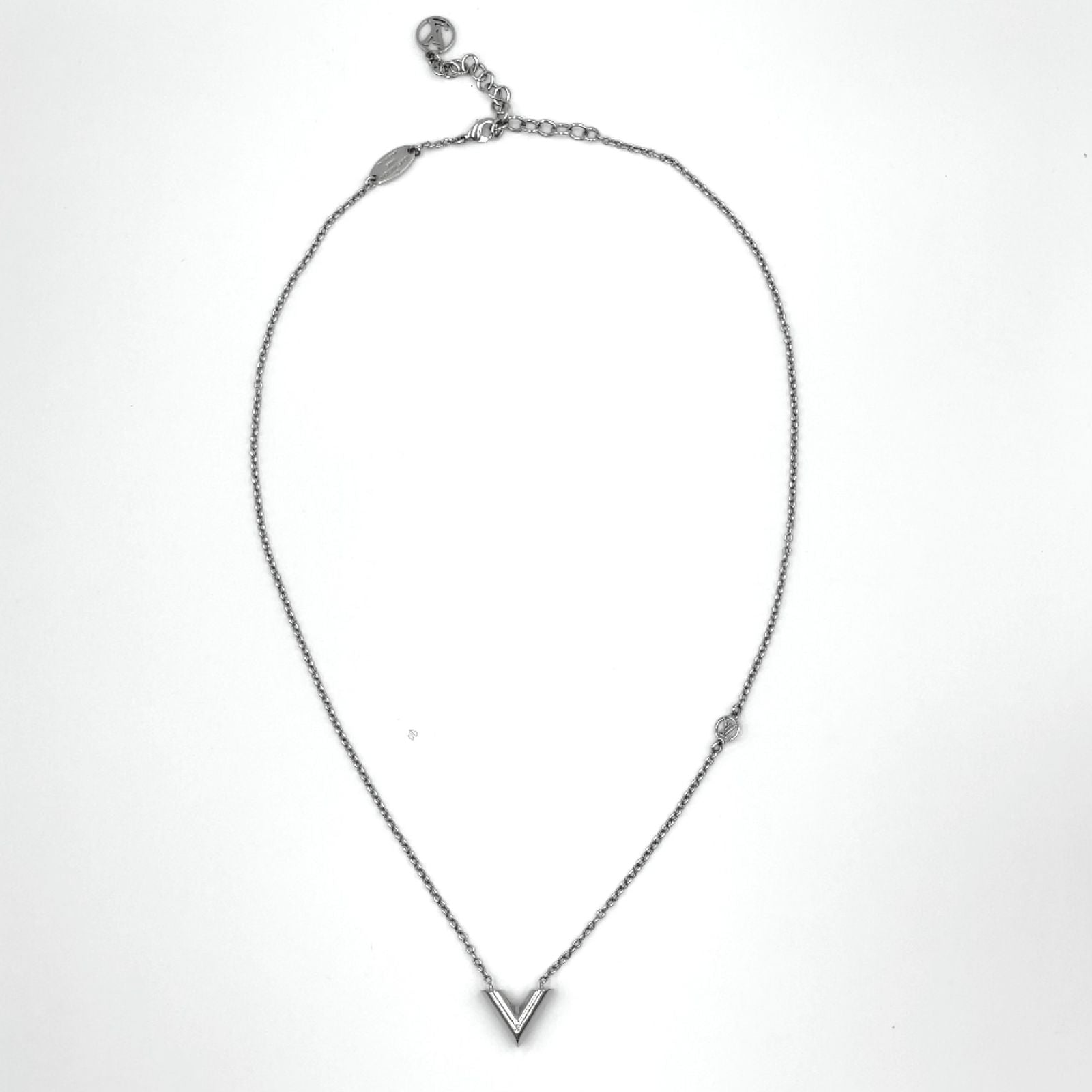 Louis Vuitton Essential Metal Silver Necklace — view 3