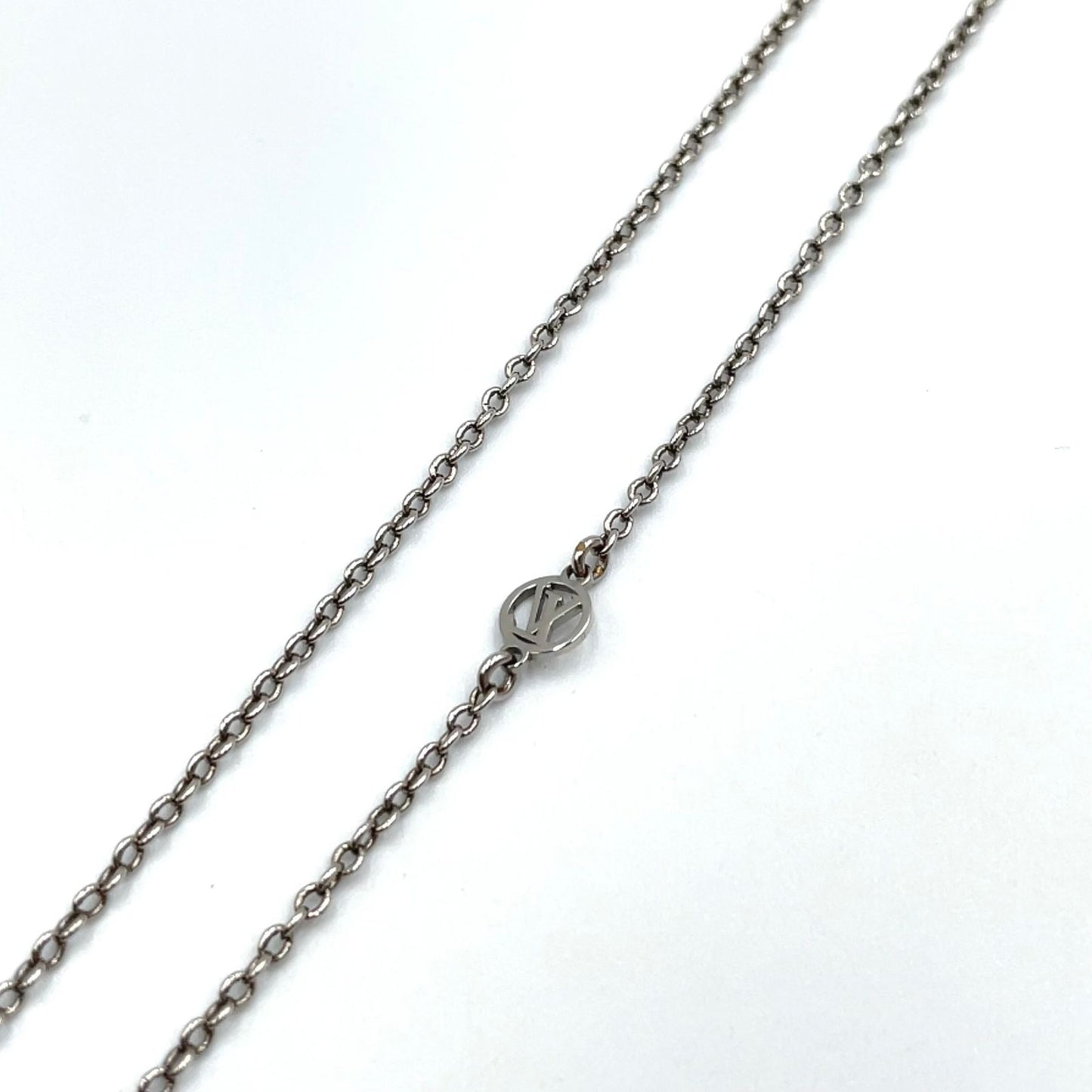 Louis Vuitton Essential Metal Silver Necklace — view 6