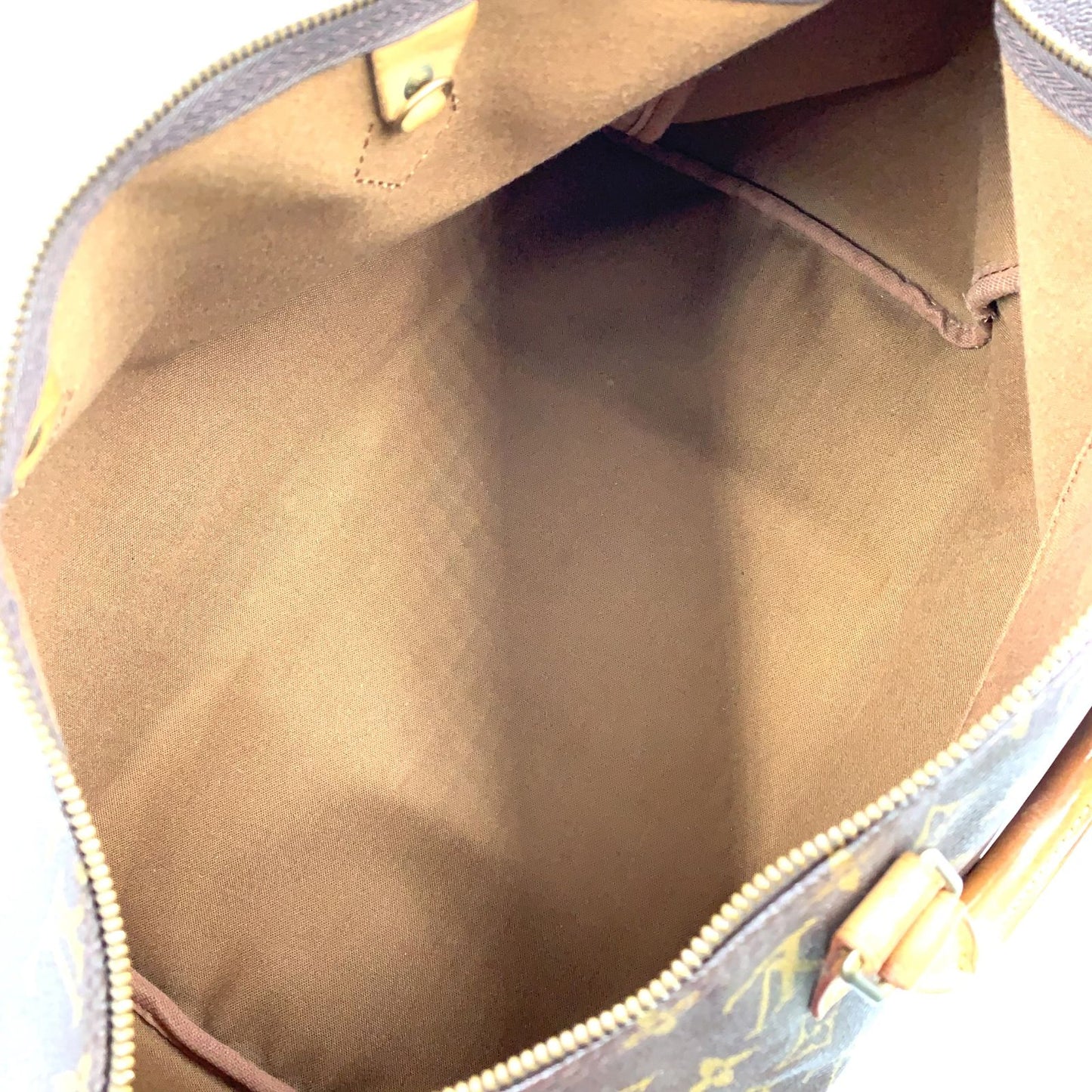 Louis Vuitton Speedy 40 Monogram Leather Brown Handbag Gold — view 4
