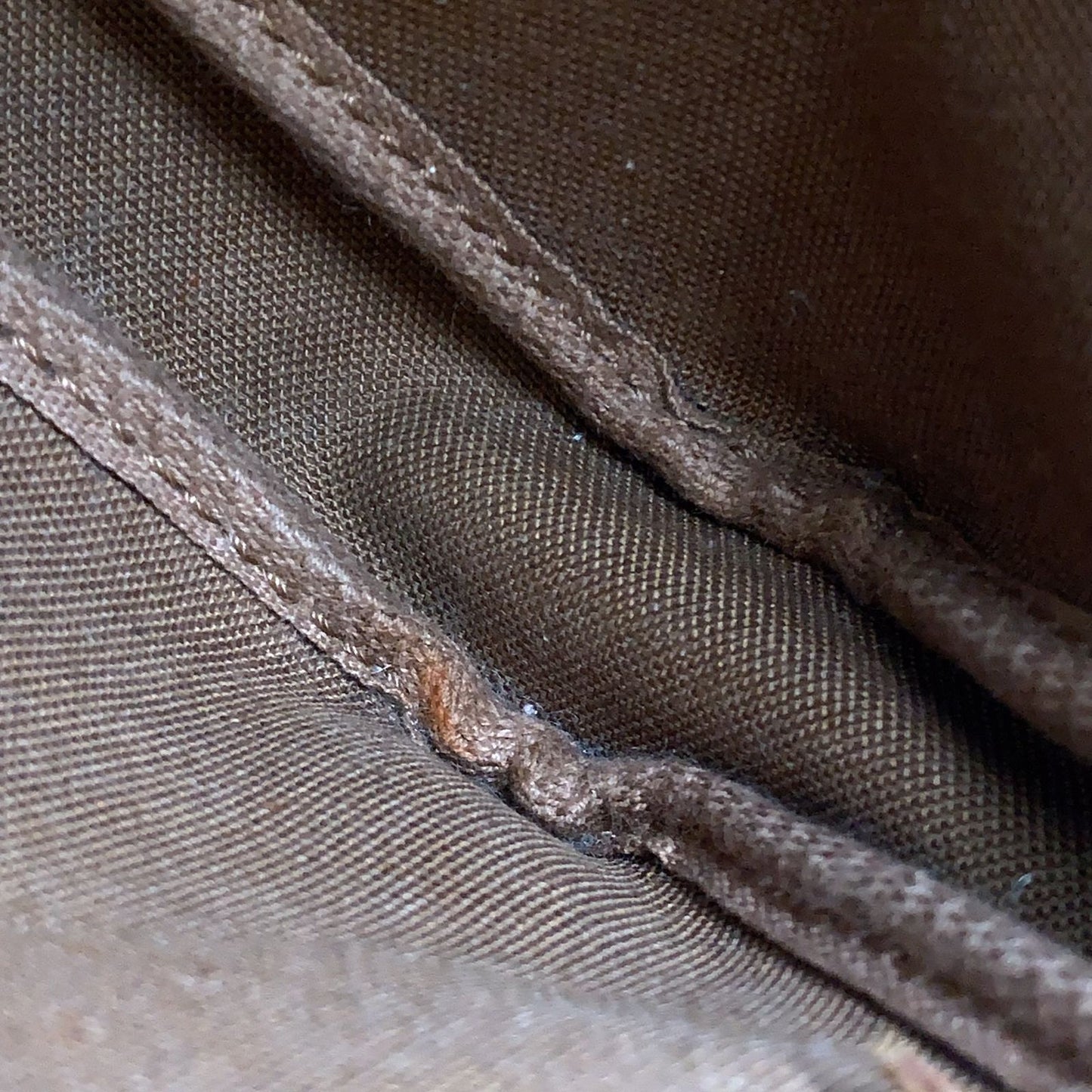 Louis Vuitton Pochette Monogram Leather Brown Handbag Gold — view 5