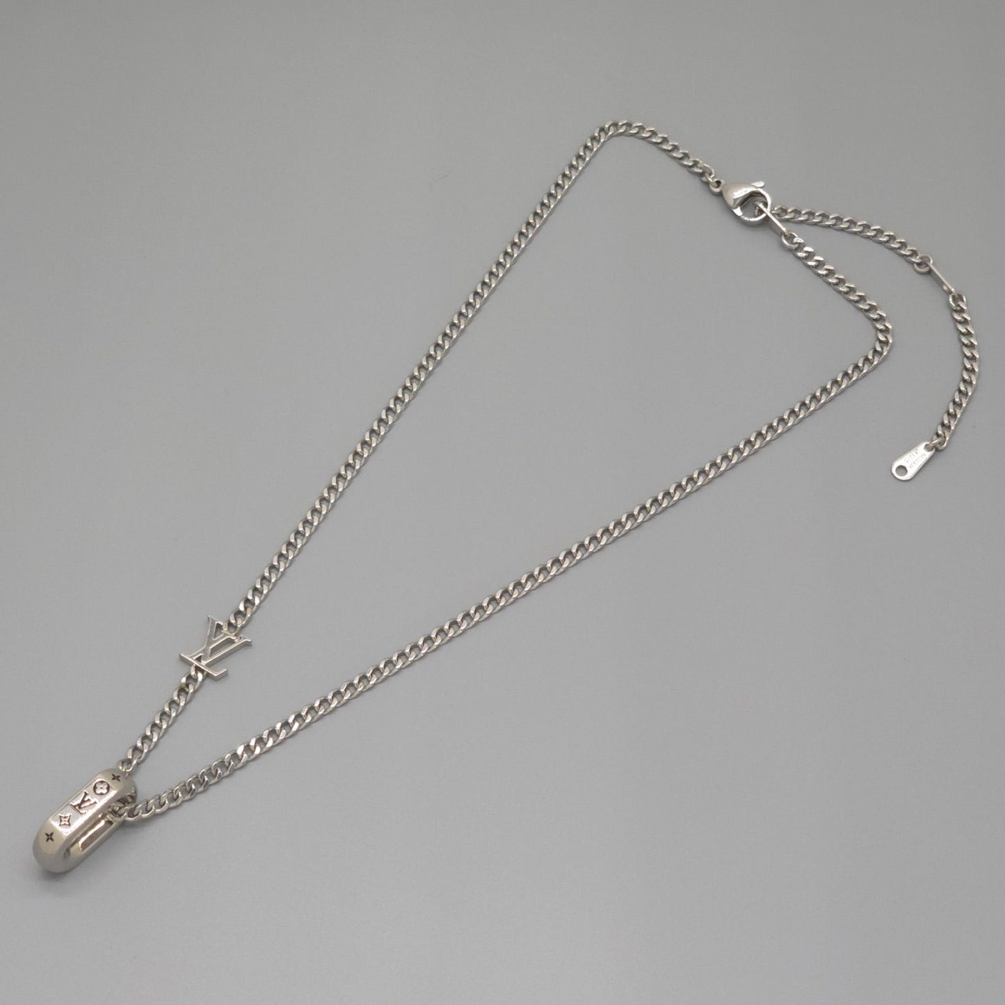 Louis Vuitton Monogram Chain Pendant 55.6 cm Palladium — view 2