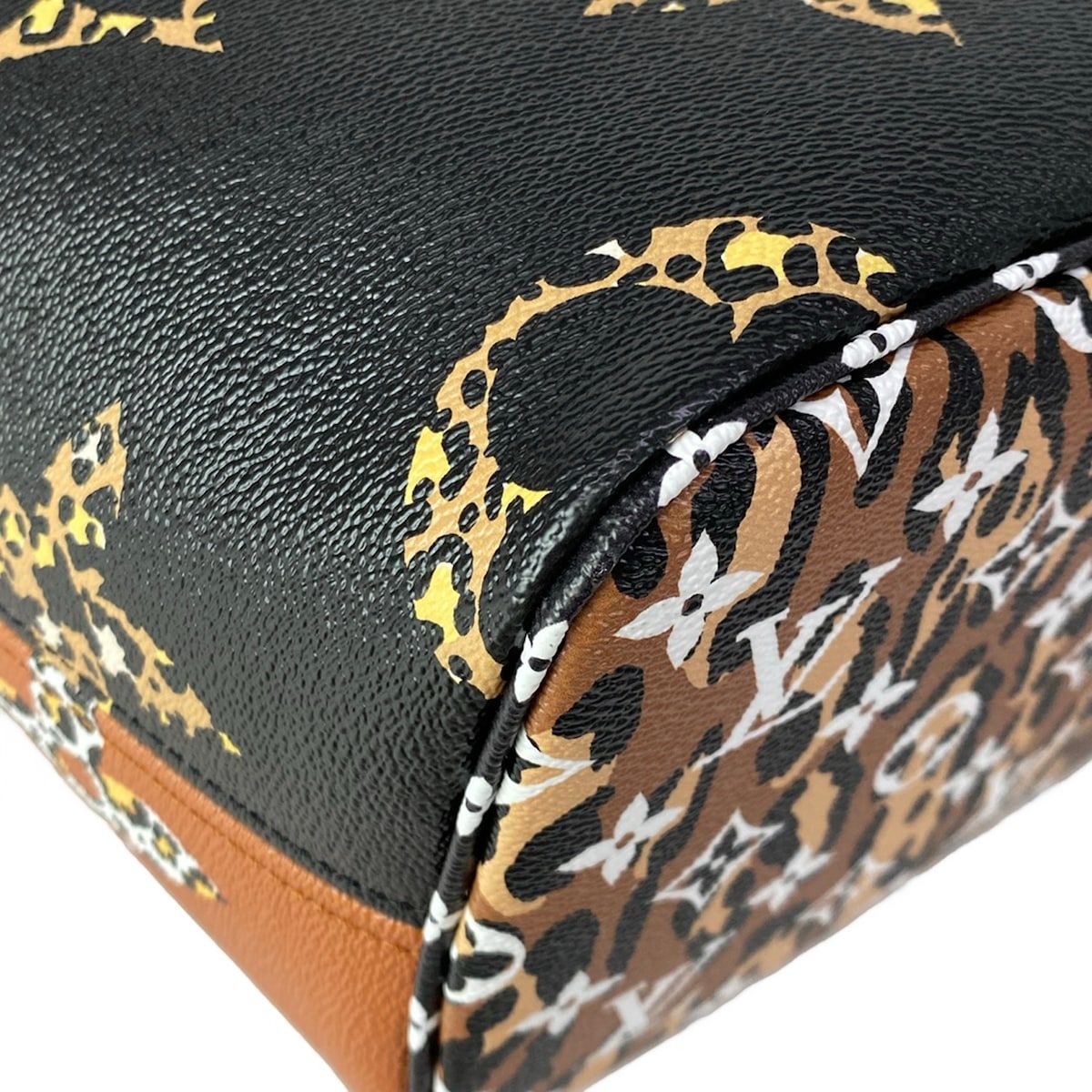 Louis Vuitton Tote Monogram Jungle Neverfull Noir Leather — view 6