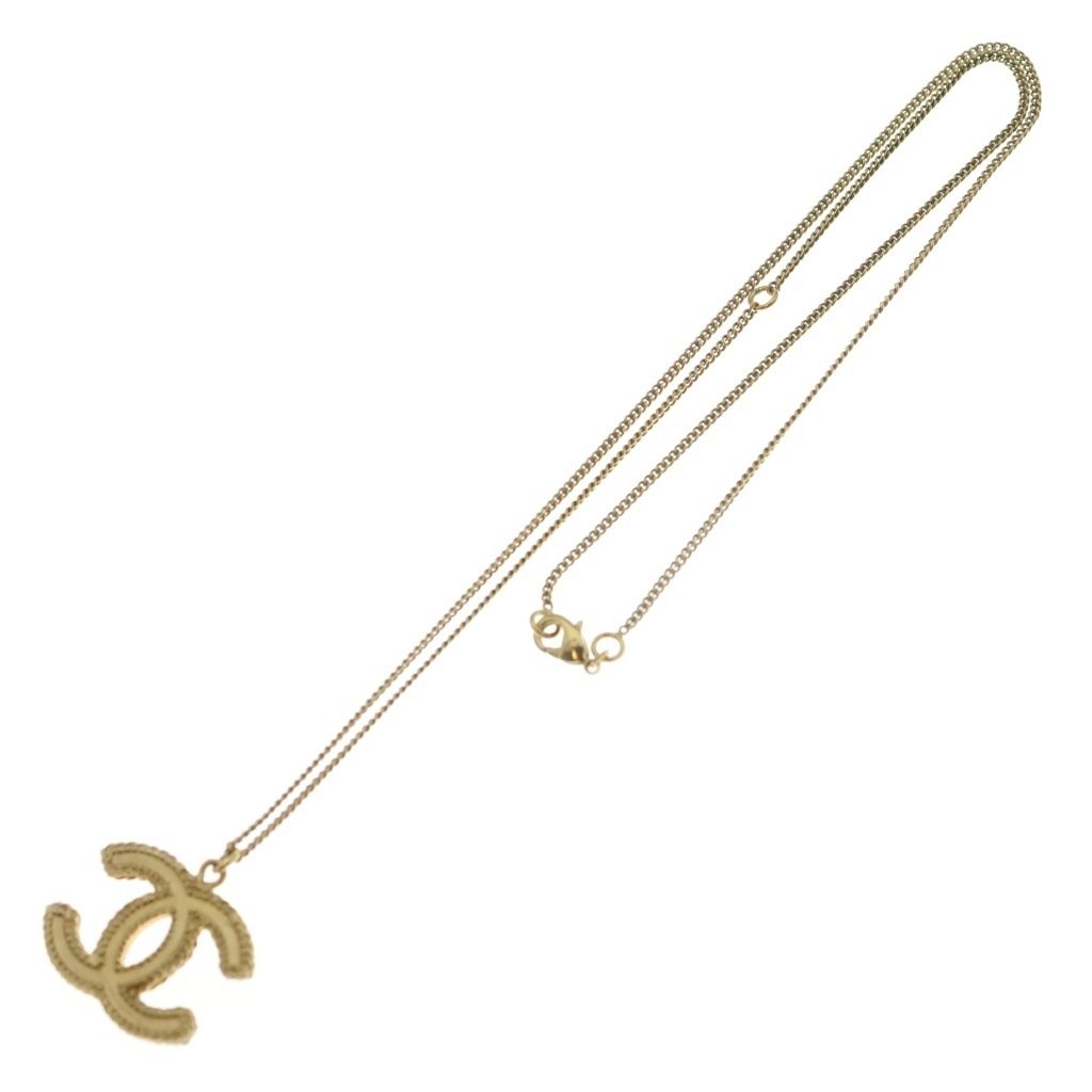 Chanel CC Logo Pendant Chain Gold — view 2