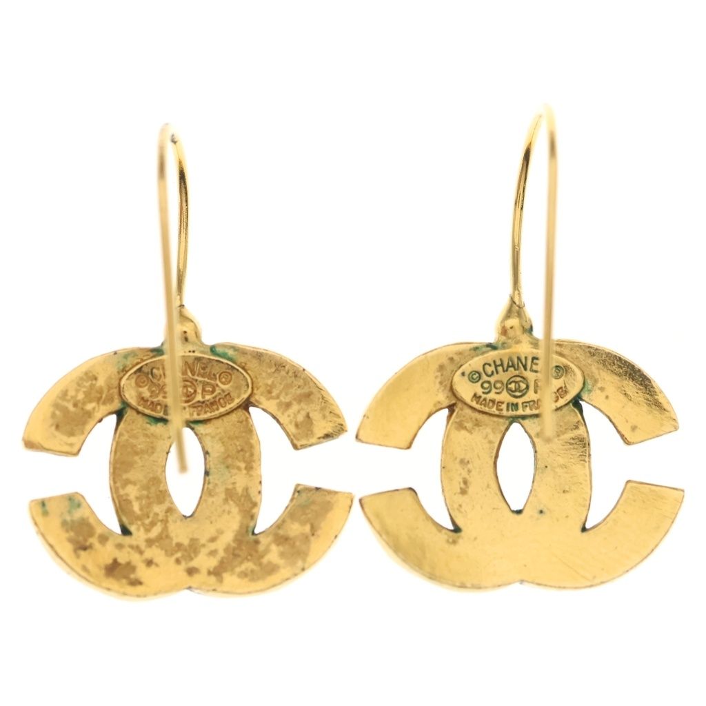 Chanel CC Logo Earrings Gold — view 2