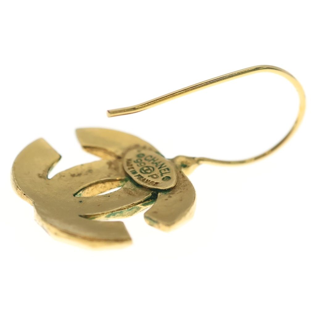 Chanel CC Logo Earrings Gold — view 6