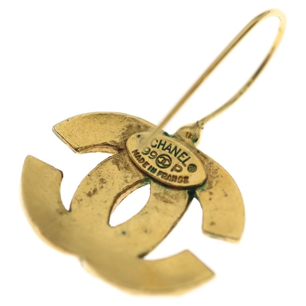 Chanel CC Logo Earrings Gold — view 5