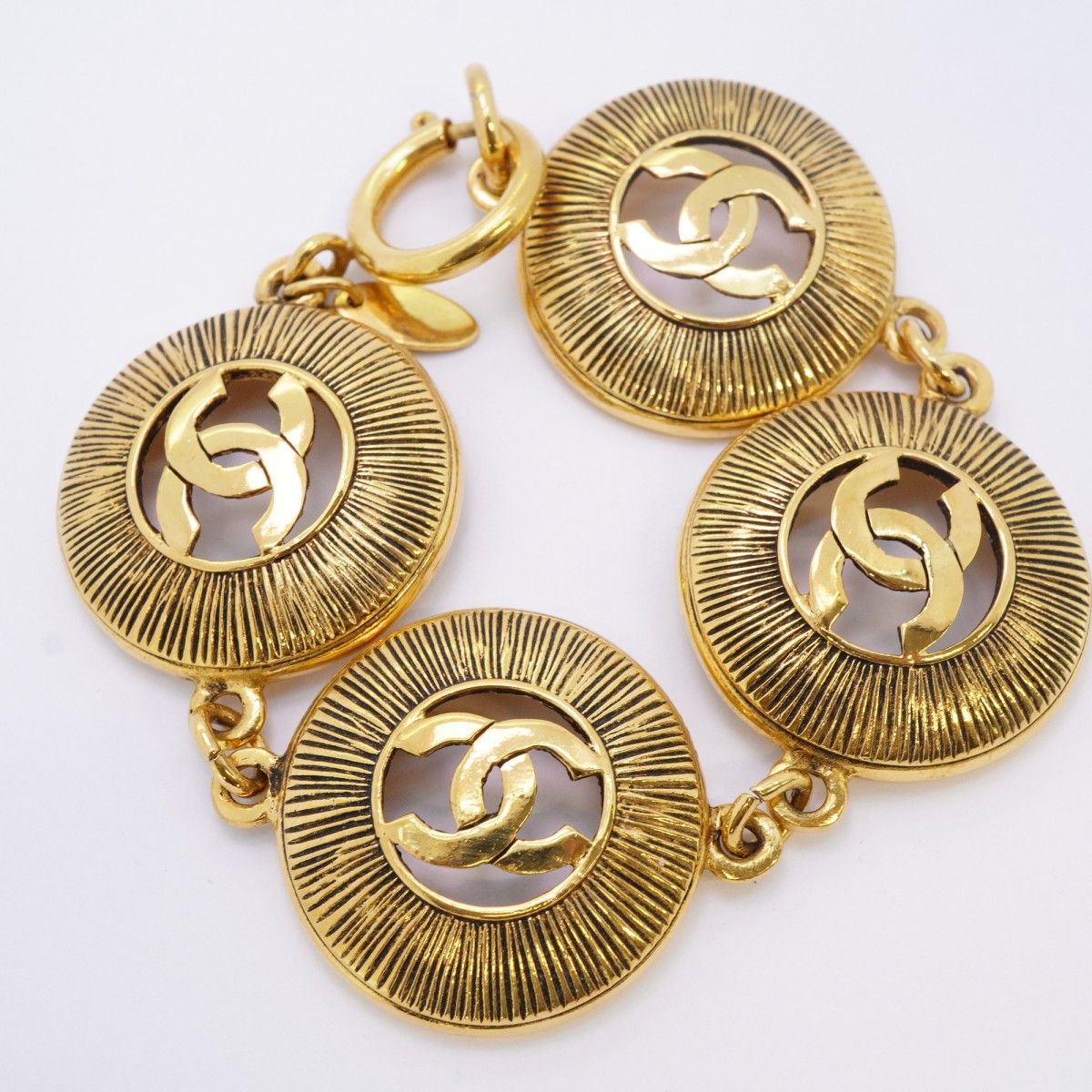 Chanel Bracelet Vintage CC Logo Round — view 3
