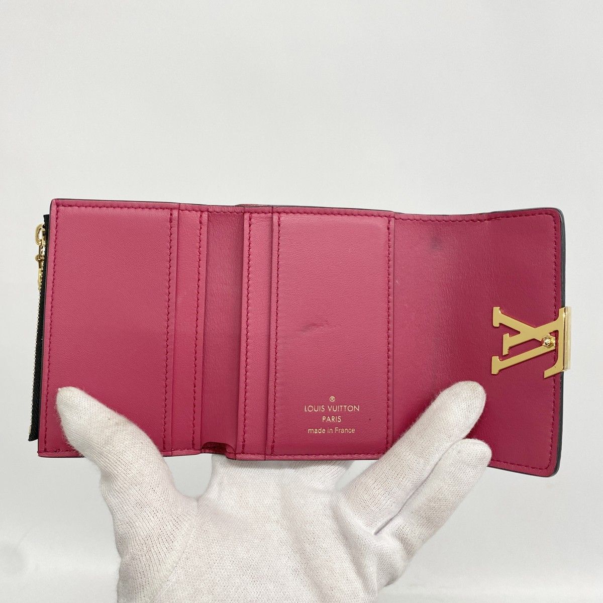 Louis Vuitton Trifold Wallet Portefeuille Capucines XS Noir — view 3