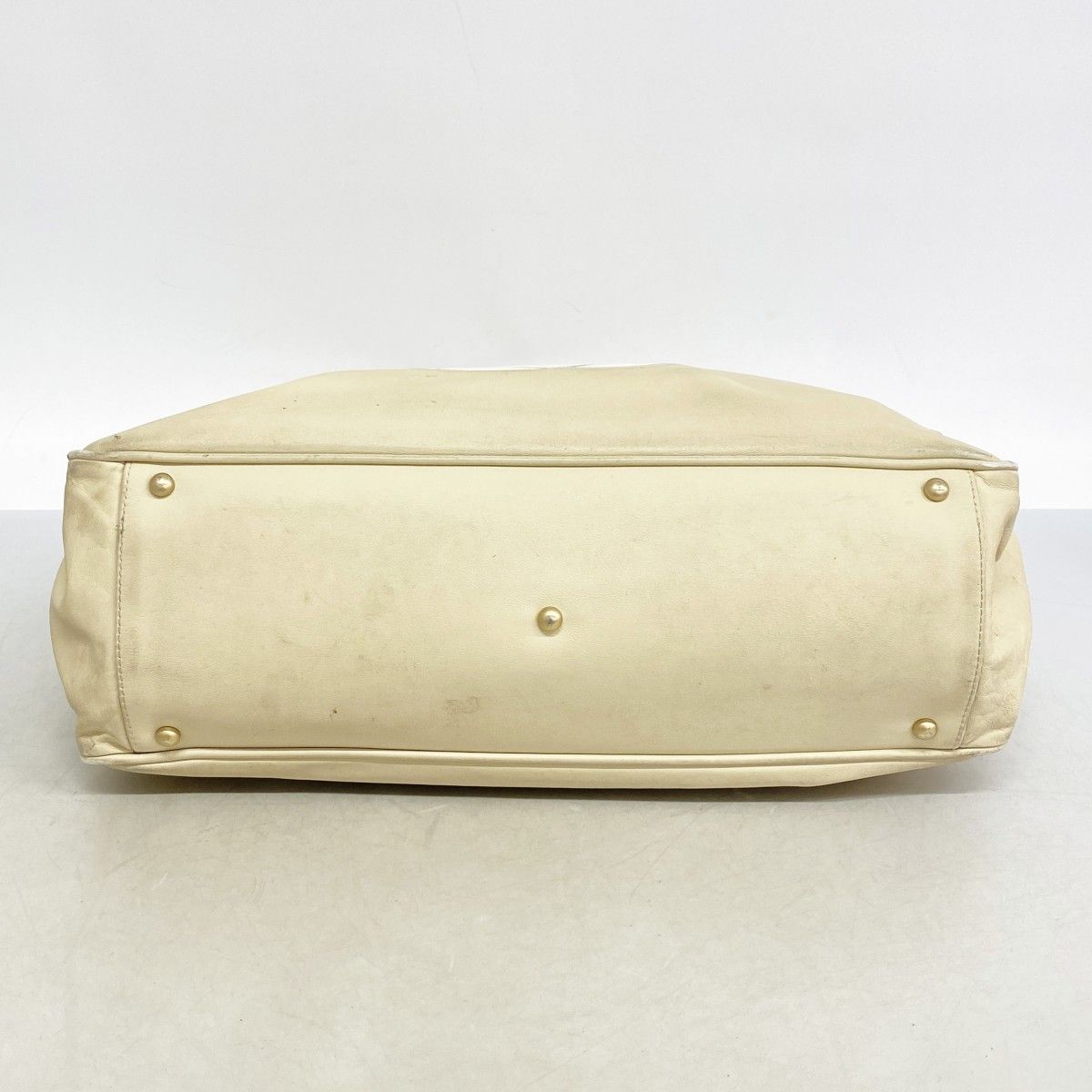 Chanel Tote Camellia Lambskin Beige Gold — view 3