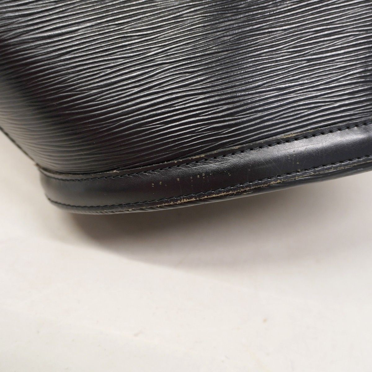 Louis Vuitton Shoulder Bag Epi Saint Jacques Shopping Noir — view 8