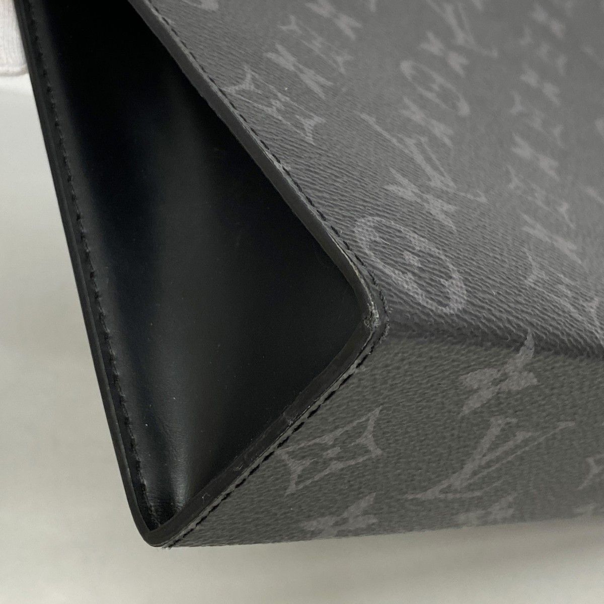 Louis Vuitton Clutch Monogram Eclipse Pochette Voyage Black — view 8