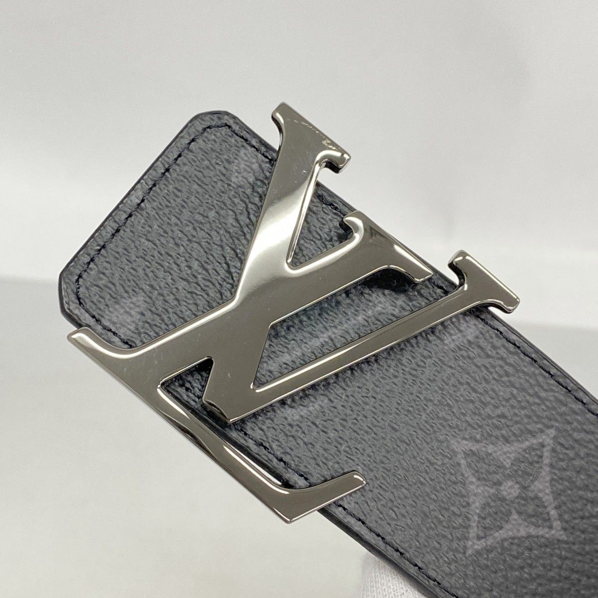 Louis Vuitton Belt Monogram Eclipse Ceinture LV Initial 40 Reversible Black — view 3