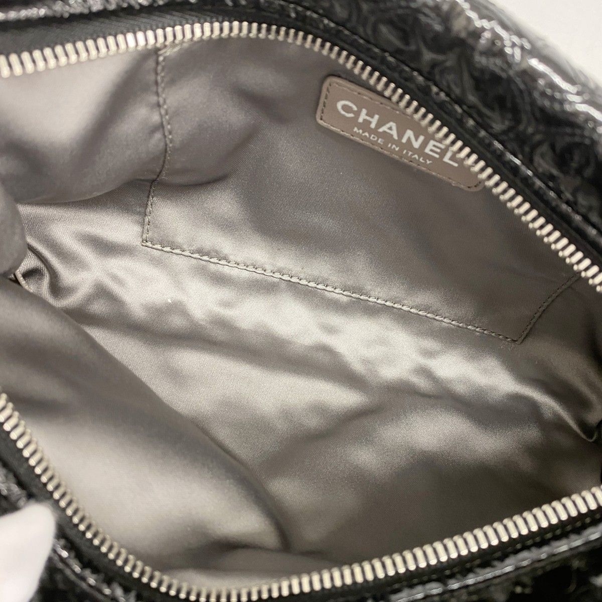 Chanel Shoulder Bag Flower Stitch Patent Leather Black Silver — view 4