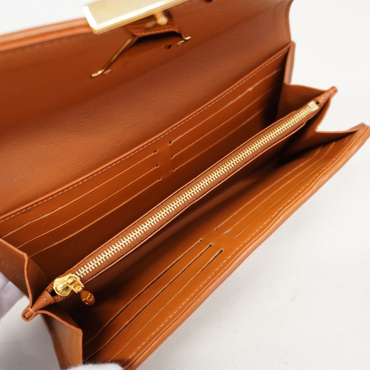 Louis Vuitton Wallet Portefeuille Capucines Beige — view 4
