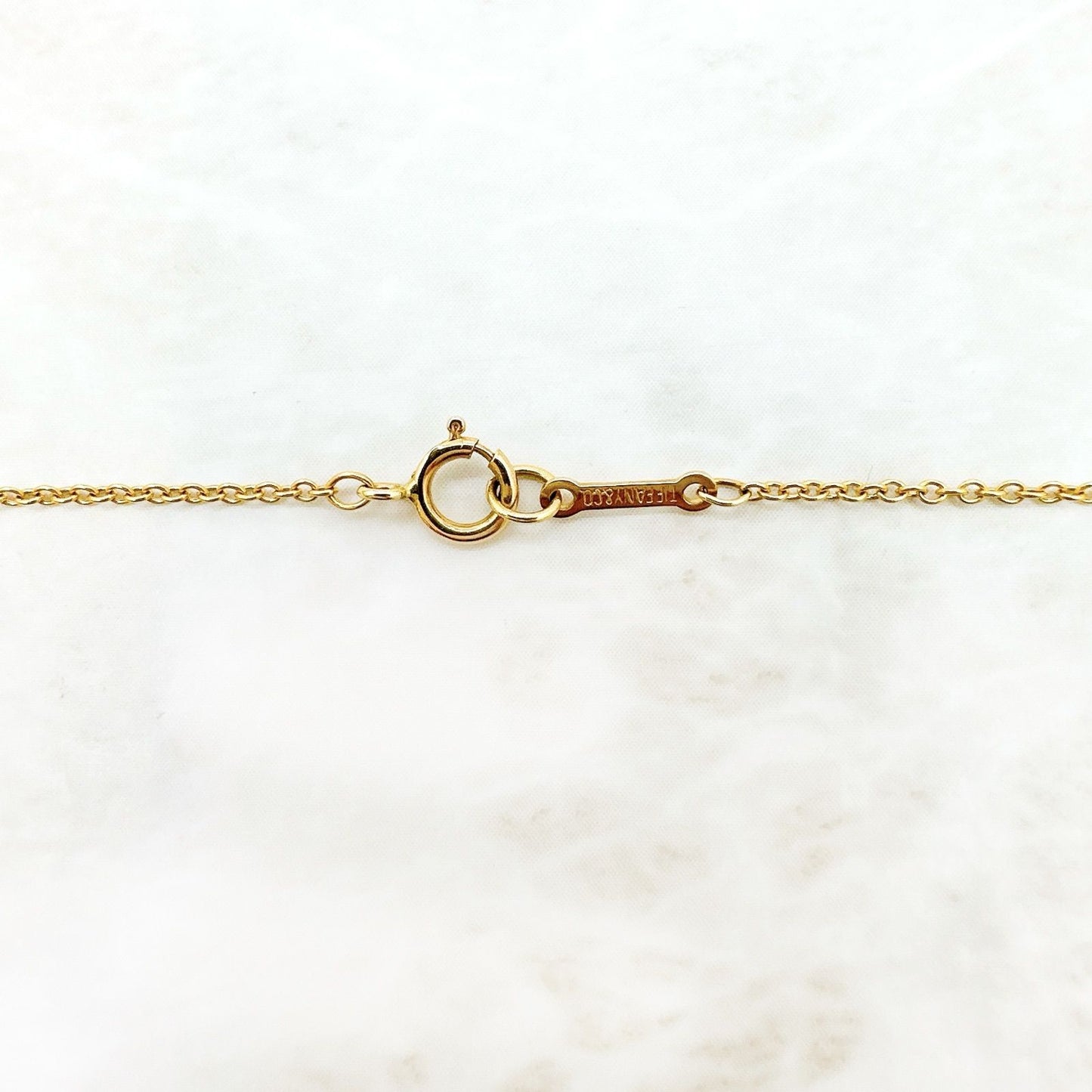 Tiffany & Co Kiss Yellow Gold Necklace 41 cm — view 5