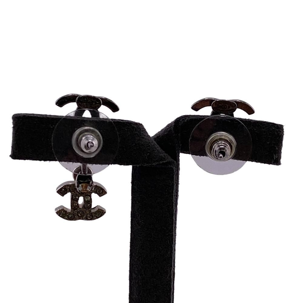 Chanel CC Logo Earrings Silver — view 5