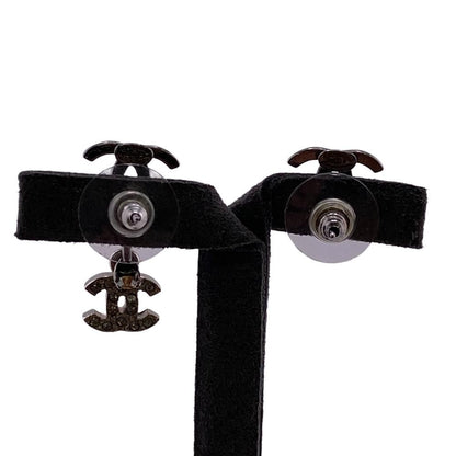 Chanel CC Logo Earrings Silver — view 5