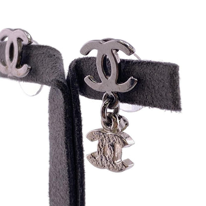 Chanel CC Logo Earrings Silver — view 4