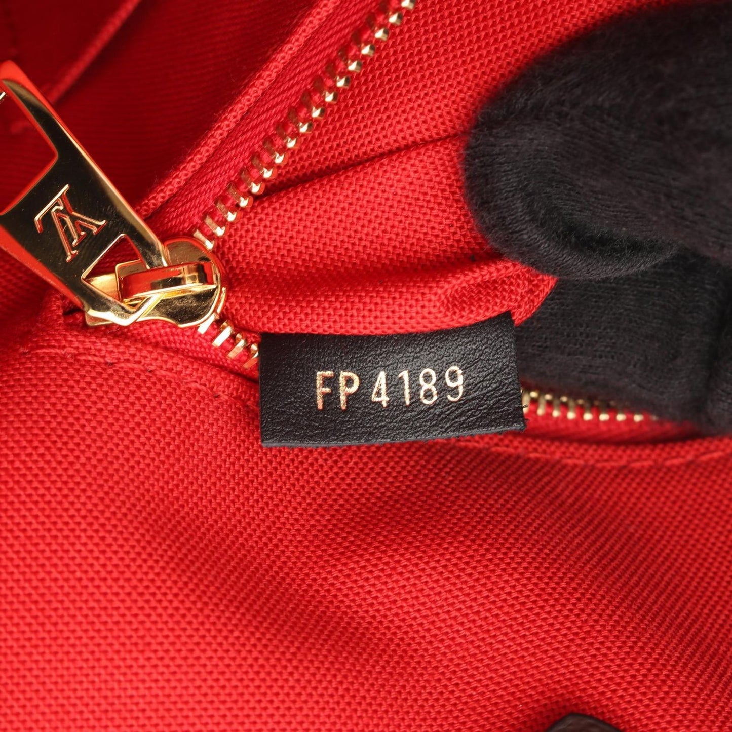 Louis Vuitton Tote On The Go GM 2-Way — view 5