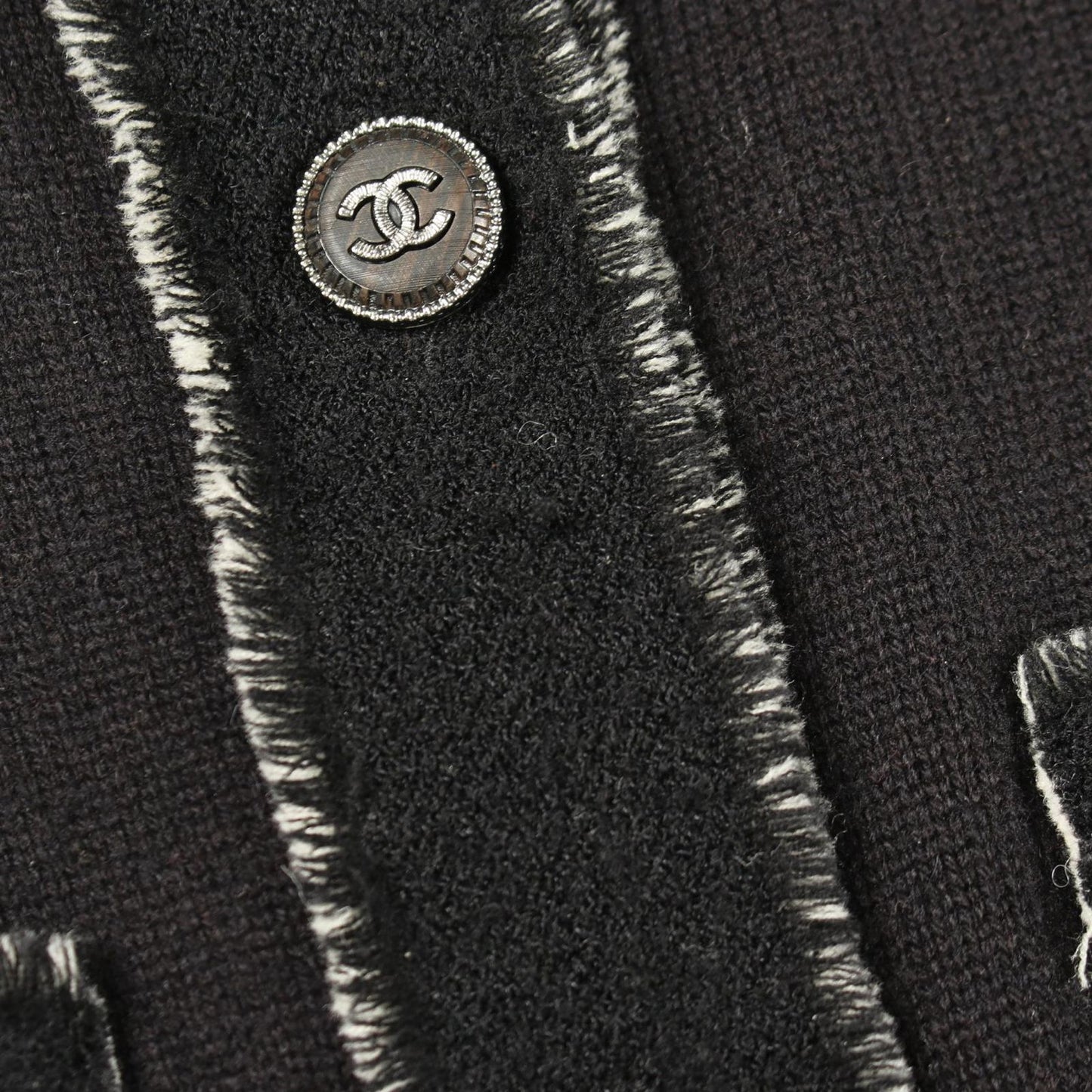 Chanel digan CC Logo Cashmere T-Shirt — view 5