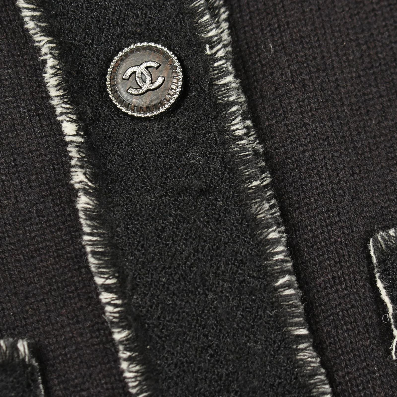 Chanel digan CC Logo Cashmere T-Shirt — view 5
